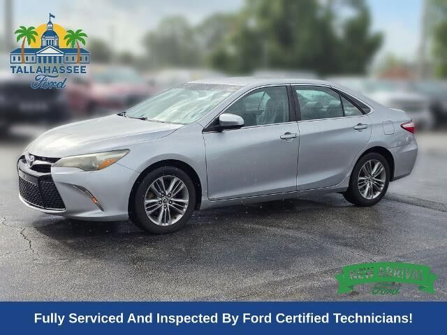 2015 Toyota Camry SE — photo 1 of 13