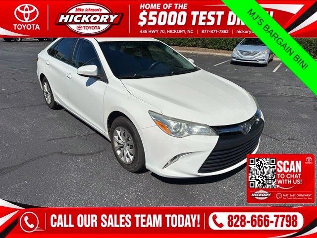 2016 Toyota Camry LE — photo 1 of 8