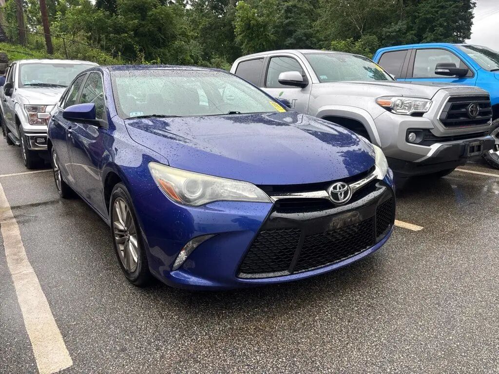 2016 Toyota Camry SE — photo 1 of 27
