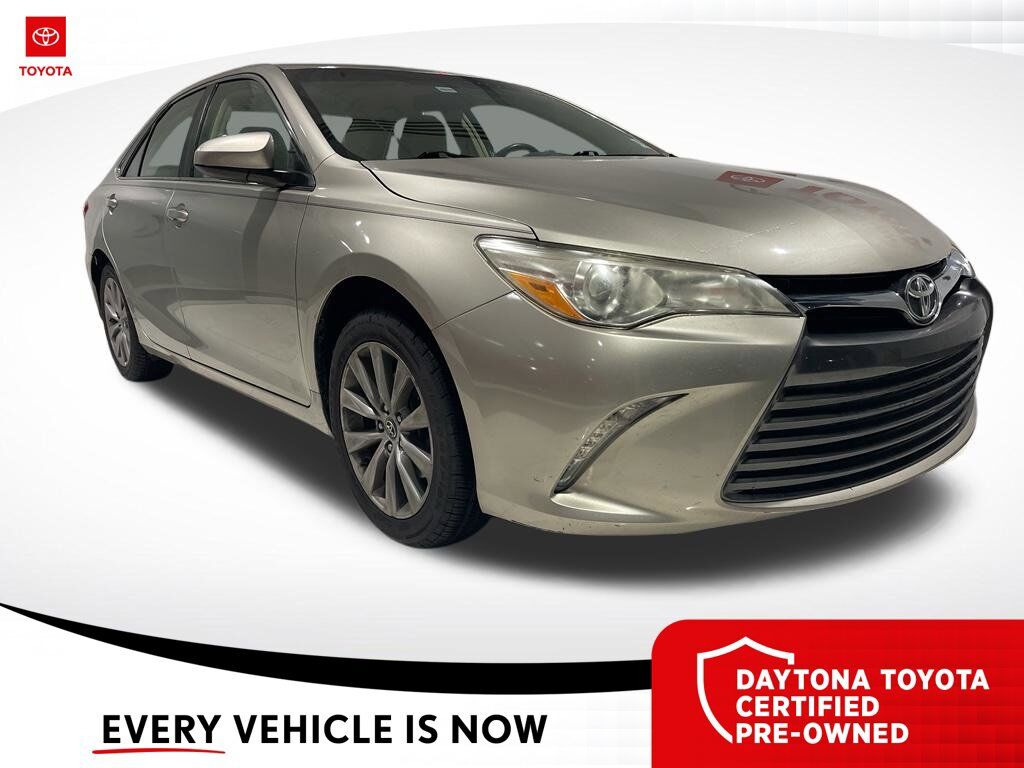 2017 Toyota Camry XLE — photo 1 of 10