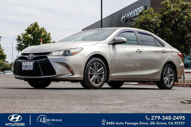 2017 Toyota Camry SE — photo 1 of 13