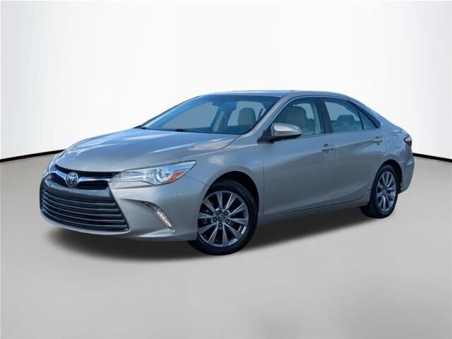 2017 Toyota Camry XLE — photo 1 of 26