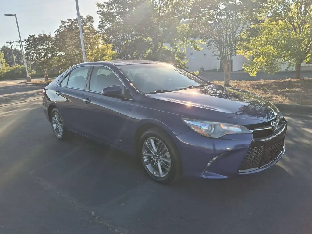 2016 Toyota Camry SE — photo 1 of 1