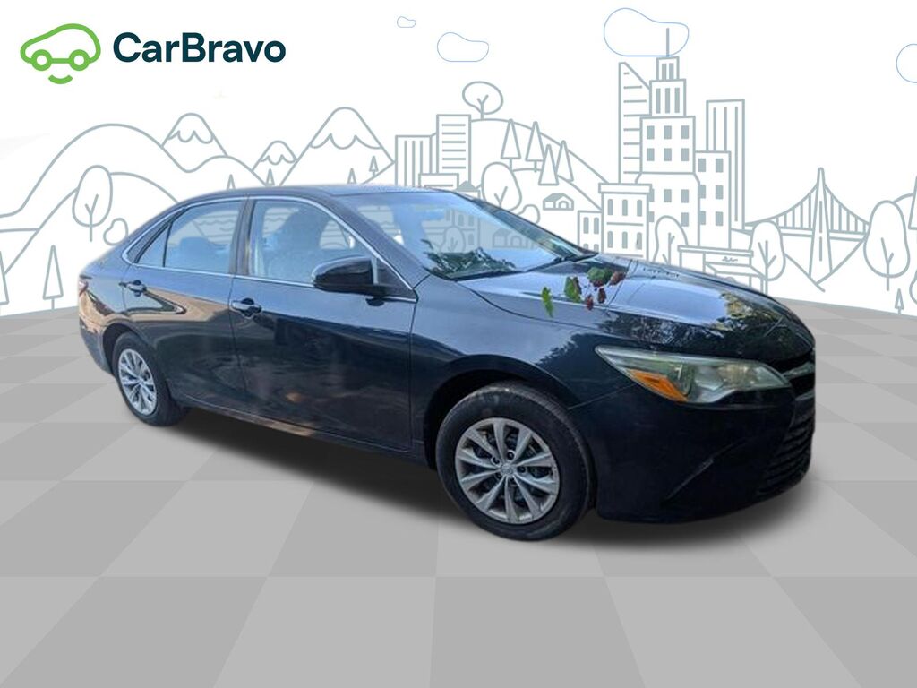 2017 Toyota Camry LE — photo 1 of 6
