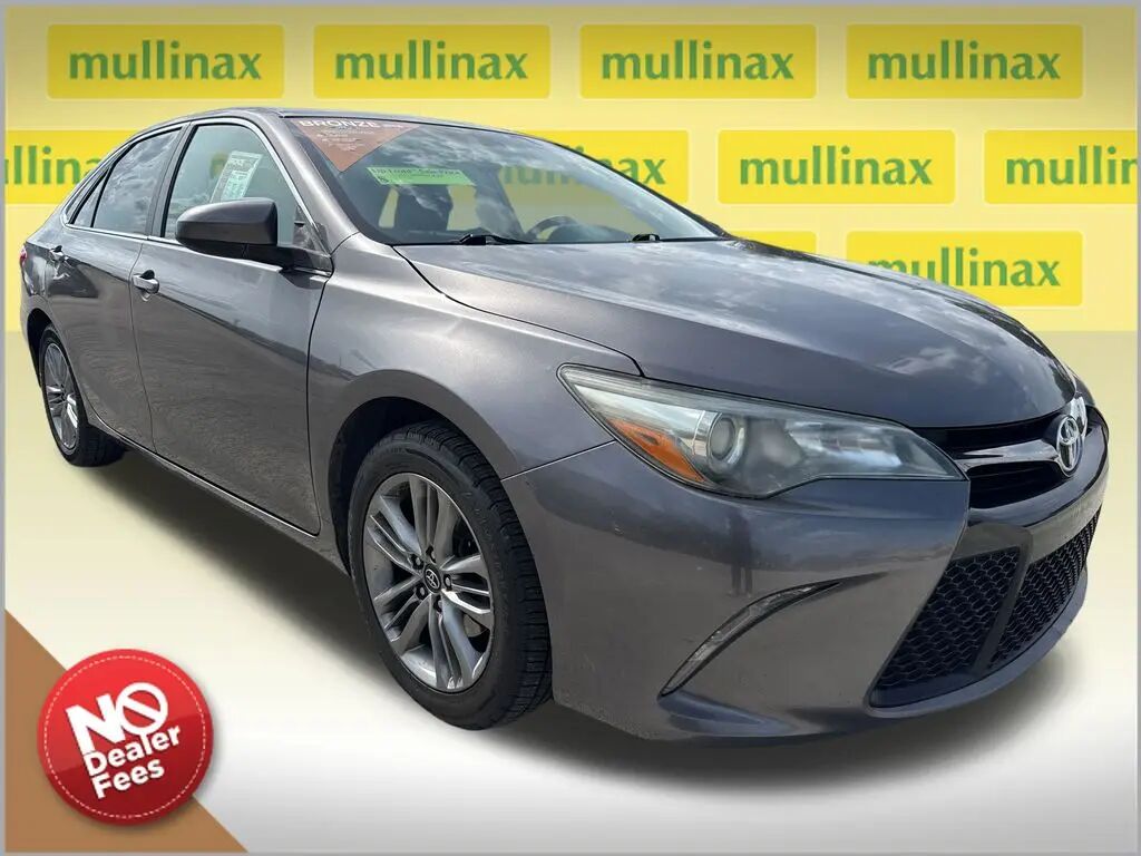 2017 Toyota Camry SE — photo 1 of 17