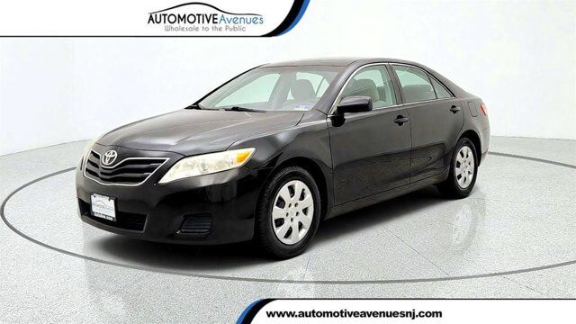 2010 Toyota Camry LE — photo 1 of 1