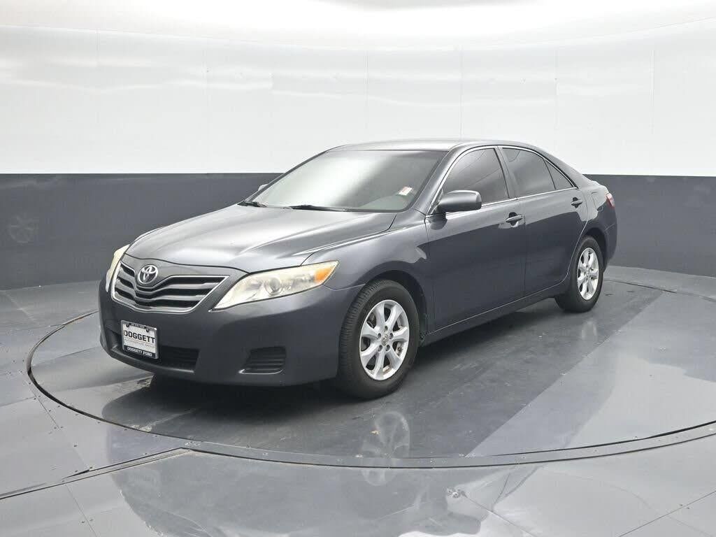 2011 Toyota Camry LE — photo 1 of 1
