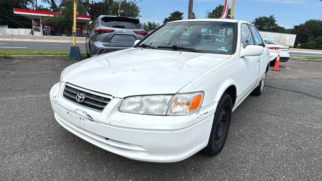 2000 Toyota Camry LE Sedan 4D — photo 1 of 1