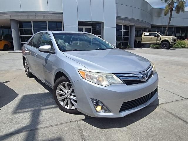 2012 Toyota Camry SE V6 — photo 1 of 7