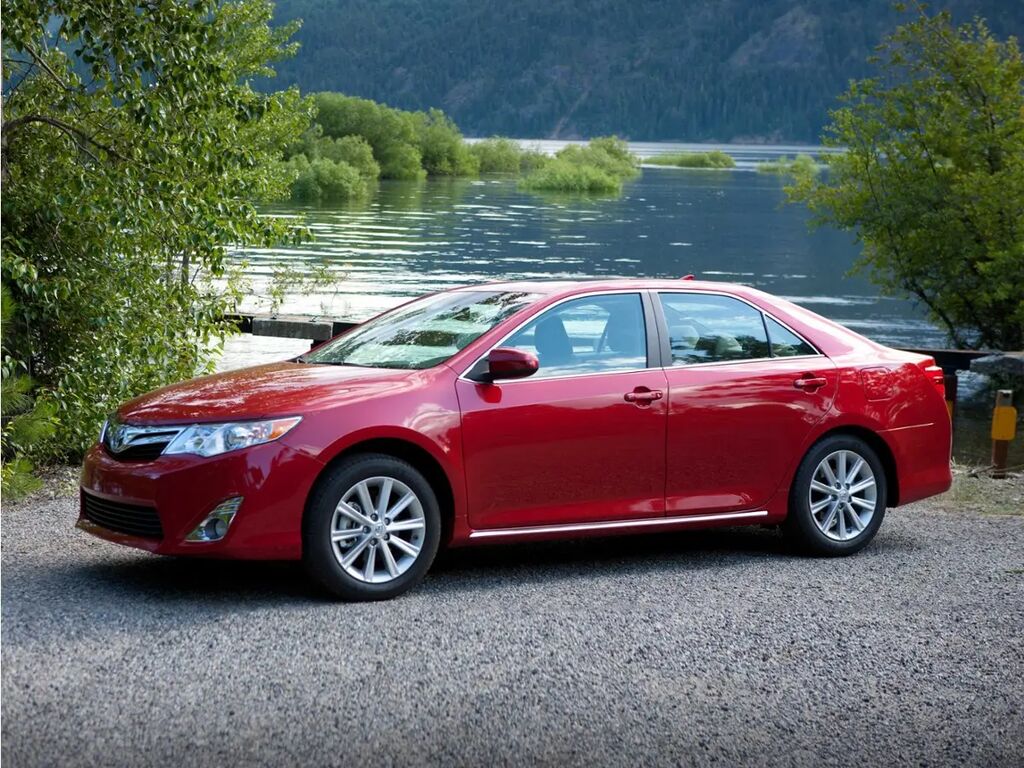 2012 Toyota Camry SE V6 — photo 1 of 39