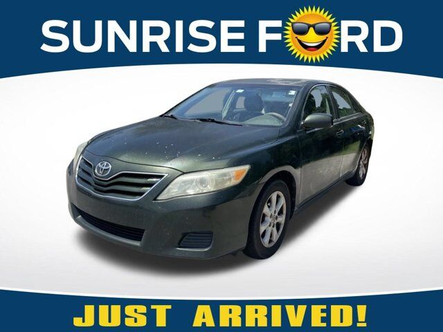 2010 Toyota Camry LE — photo 1 of 2