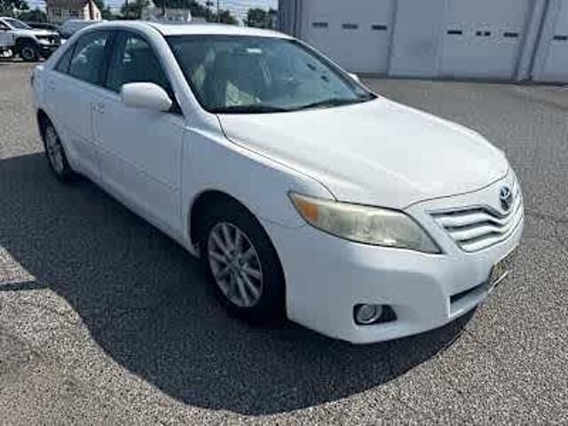 2011 Toyota Camry XLE V6 — photo 1 of 31