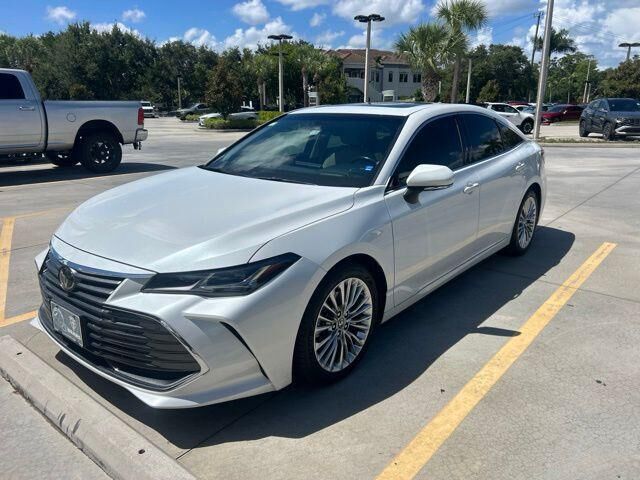 2019 Toyota Avalon Limited — photo 1 of 31