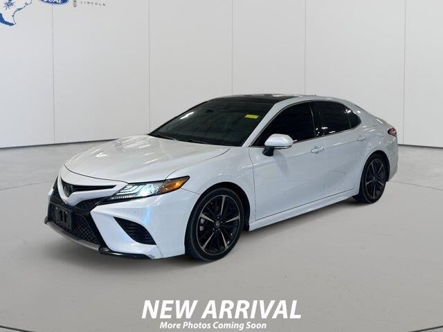 2018 Toyota Camry XLE V6 — photo 1 of 13