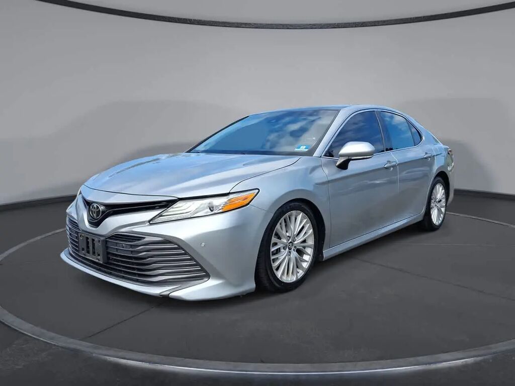 2018 Toyota Camry XLE V6 — photo 1 of 26