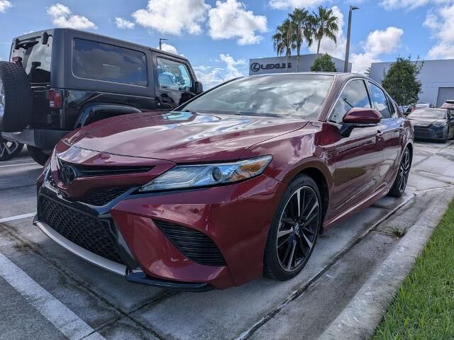 2018 Toyota Camry XLE V6 — photo 1 of 2