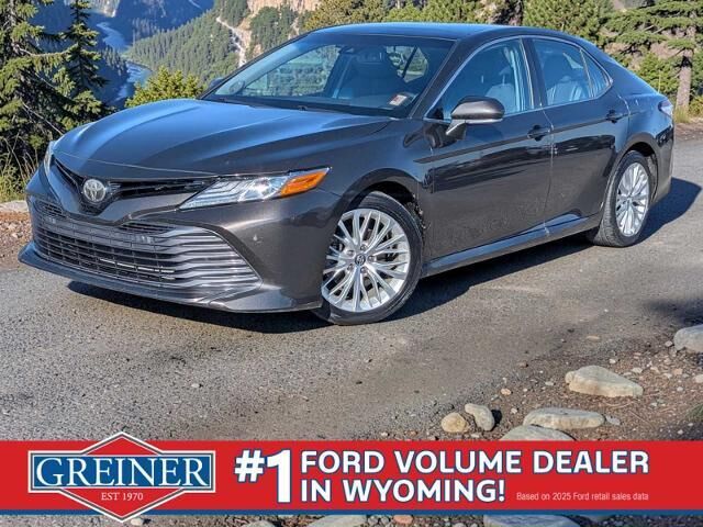 2018 Toyota Camry XLE V6 — photo 1 of 13