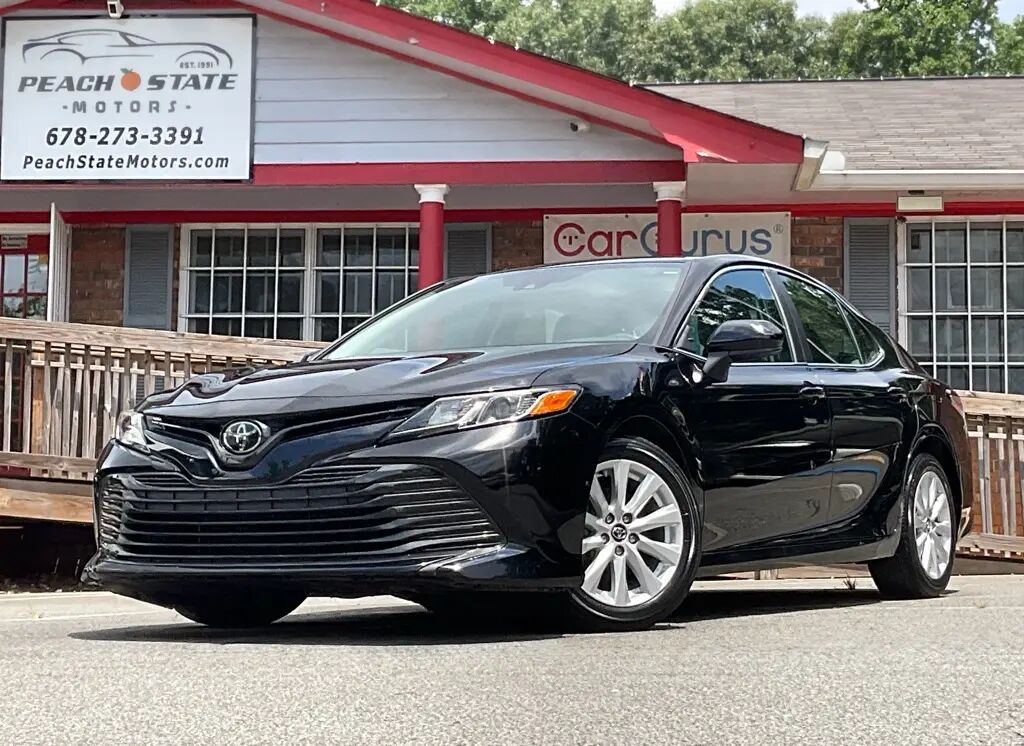 2020 Toyota Camry LE — photo 1 of 13