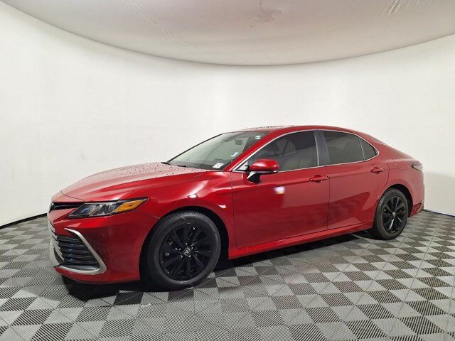 2024 Toyota Camry LE — photo 1 of 1