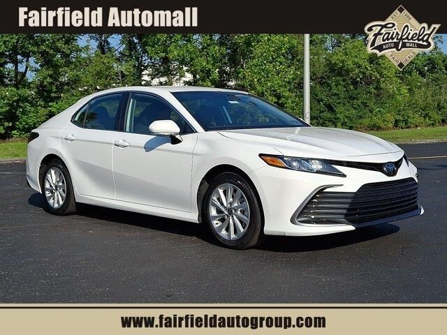 2024 Toyota Camry LE — photo 1 of 13
