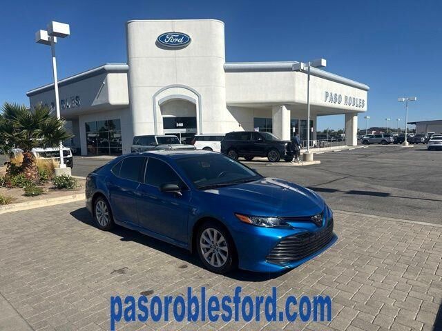2020 Toyota Camry LE — photo 1 of 10