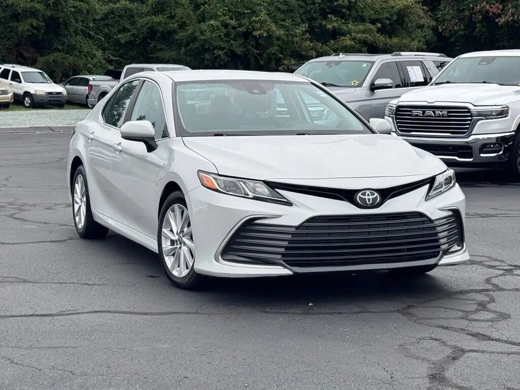 2023 Toyota Camry LE — photo 1 of 14