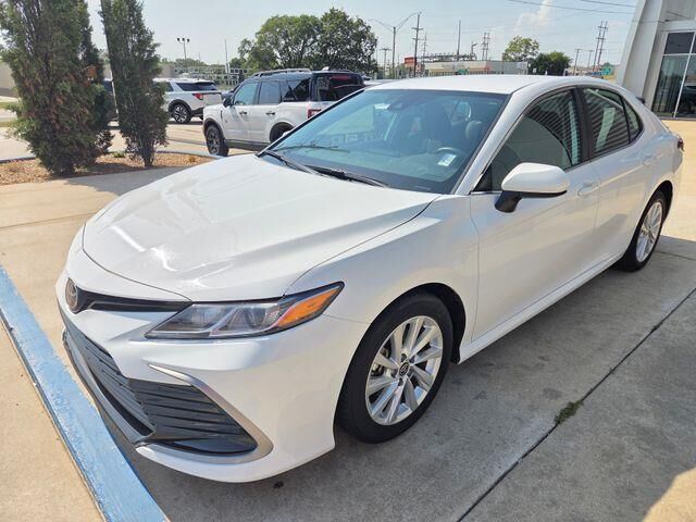 2024 Toyota Camry LE — photo 1 of 8