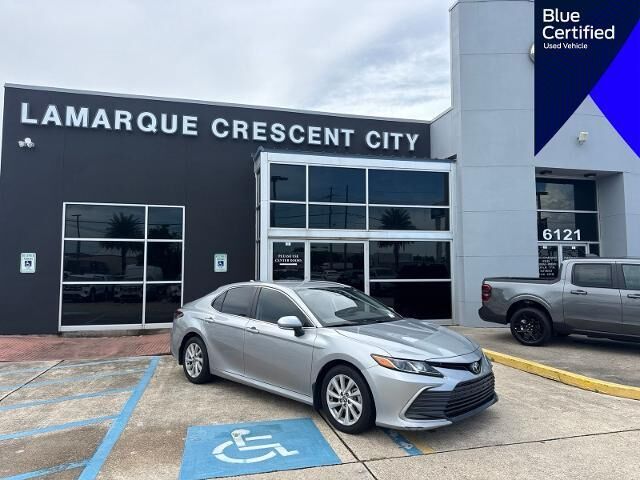 2022 Toyota Camry LE — photo 1 of 9