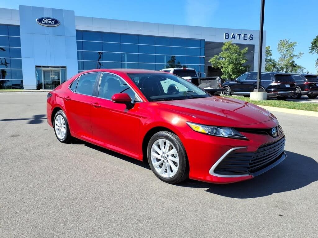 2024 Toyota Camry LE — photo 1 of 1