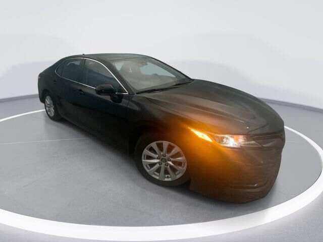 2020 Toyota Camry LE — photo 1 of 13