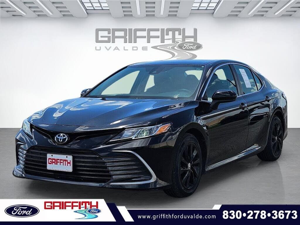 2022 Toyota Camry LE — photo 1 of 1