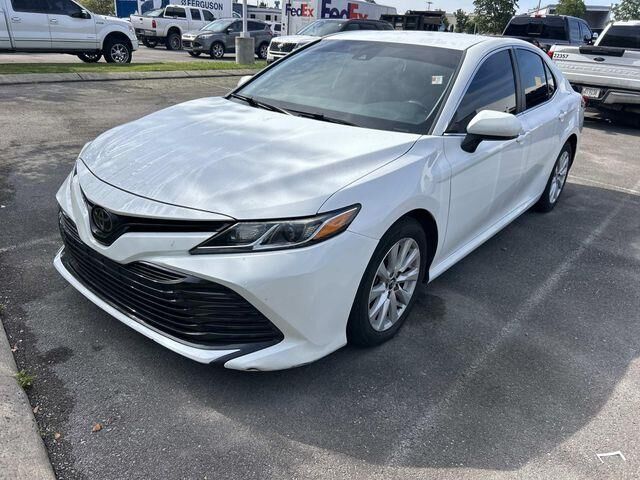2020 Toyota Camry LE — photo 1 of 10