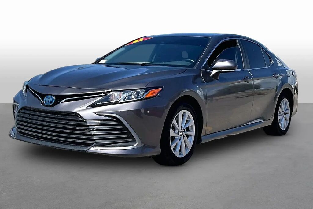 2021 Toyota Camry LE — photo 1 of 1