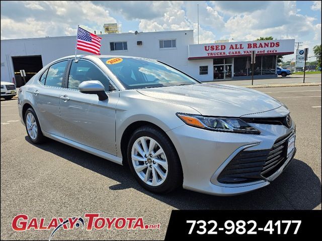 2022 Toyota Camry LE — photo 1 of 13