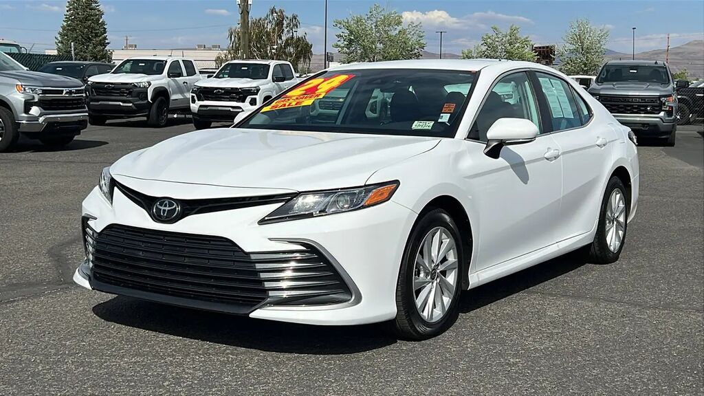 2024 Toyota Camry LE — photo 1 of 13