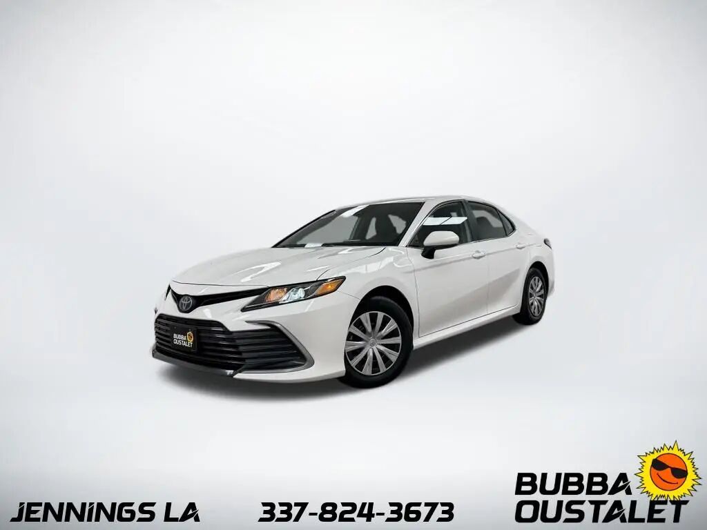 2024 Toyota Camry Hybrid LE — photo 1 of 13