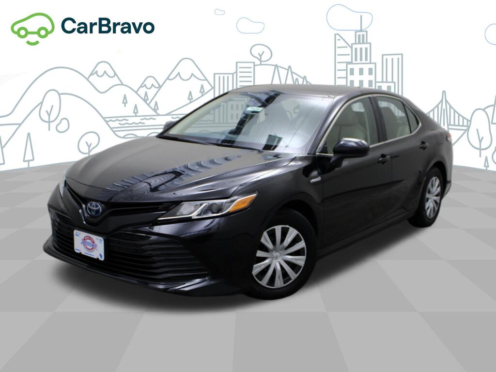 2020 Toyota Camry LE Hybrid — photo 1 of 6