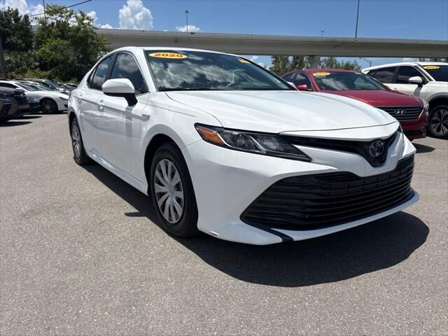 2020 Toyota Camry Hybrid LE — photo 1 of 26