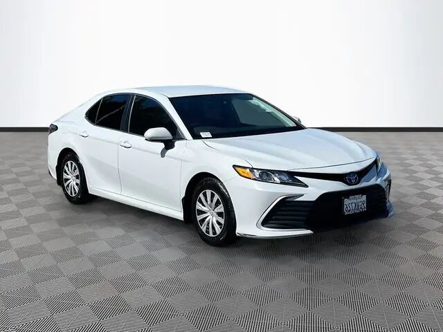 2023 Toyota Camry Hybrid LE — photo 1 of 39