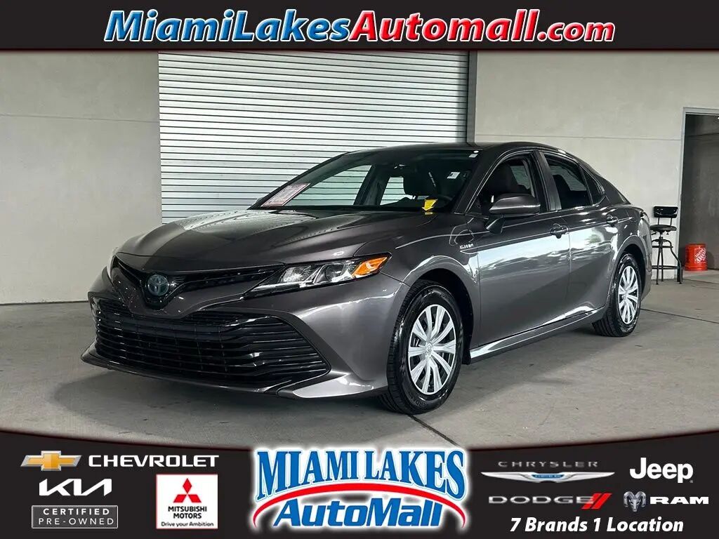 2020 Toyota Camry Hybrid LE — photo 1 of 13