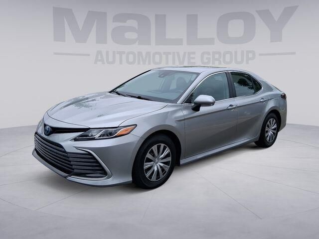2022 Toyota Camry Hybrid LE
