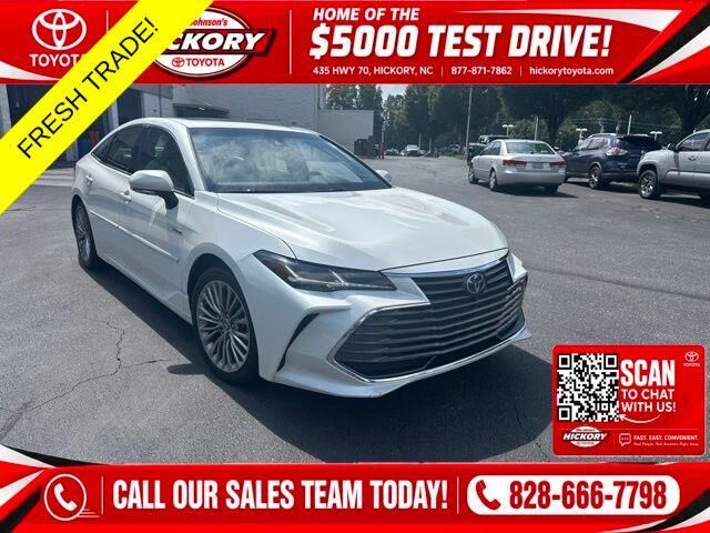 2021 Toyota Avalon Hybrid Limited — photo 1 of 12
