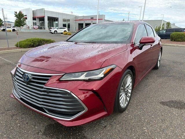 2022 Toyota Avalon Hybrid Limited — photo 1 of 13