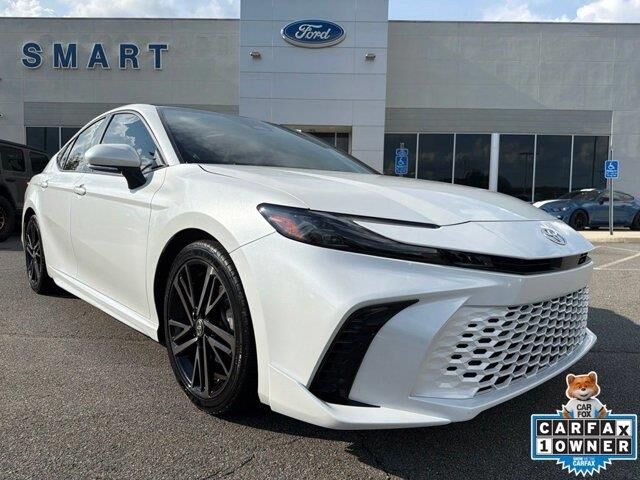 2025 Toyota Camry SE — photo 1 of 35