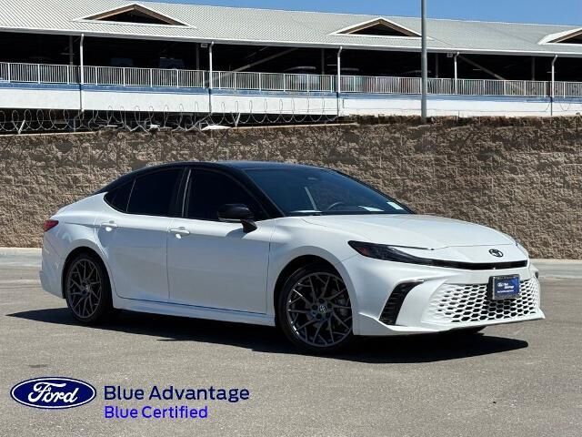 2025 Toyota Camry SE — photo 1 of 13