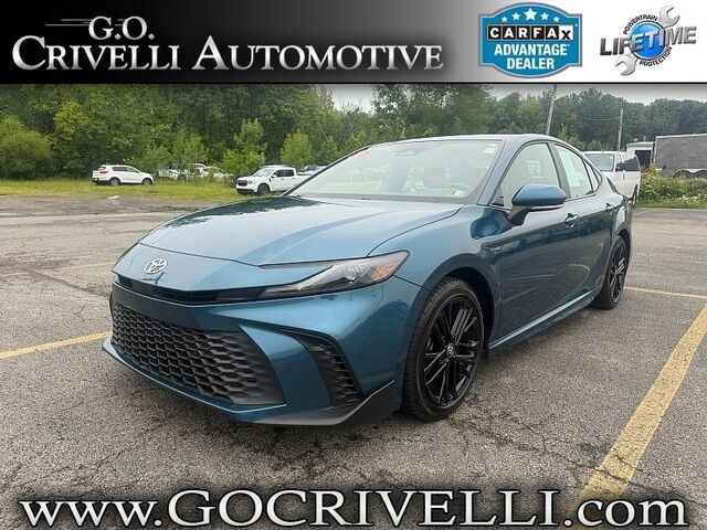 2025 Toyota Camry LE (Natl) — photo 1 of 13