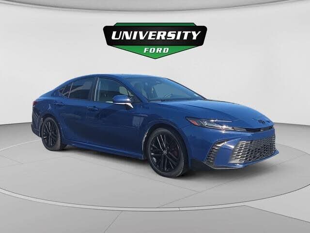 2025 Toyota Camry SE — photo 1 of 2