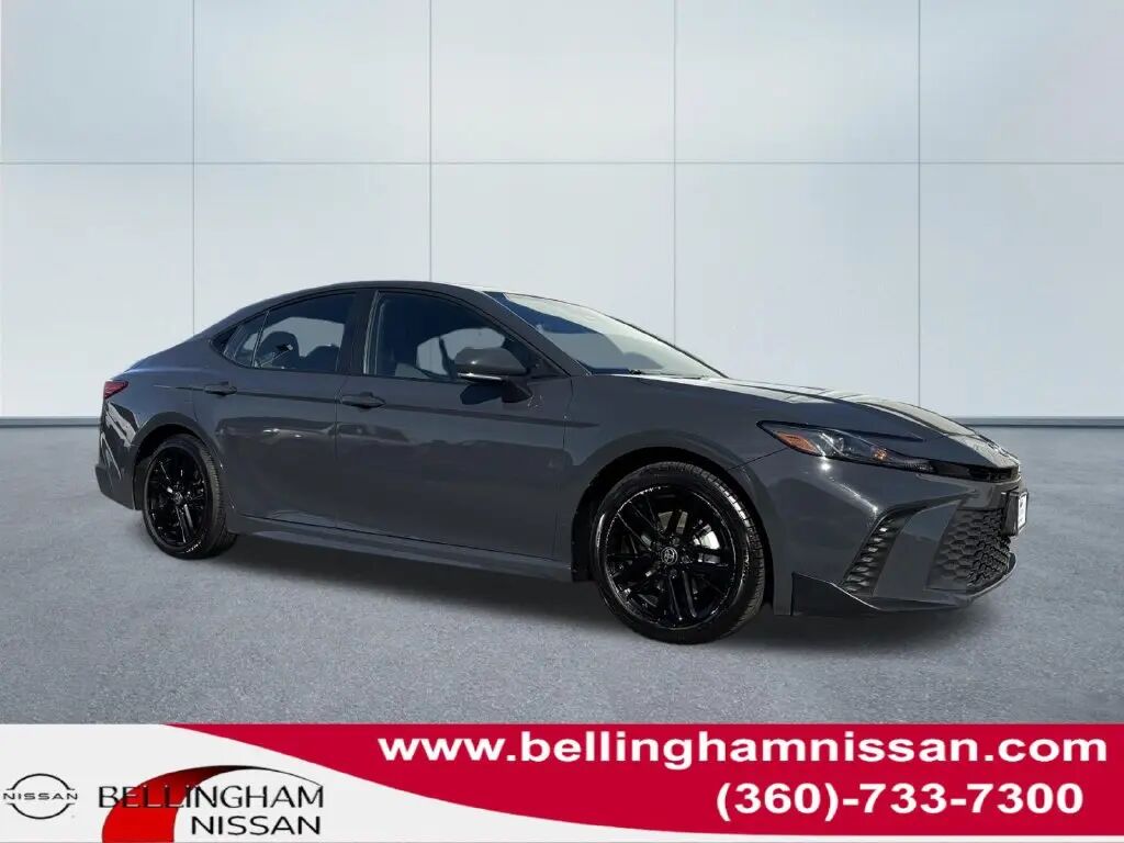 2025 Toyota Camry SE — photo 1 of 13
