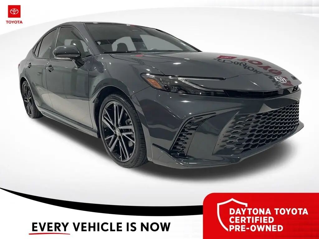 2025 Toyota Camry SE — photo 1 of 13