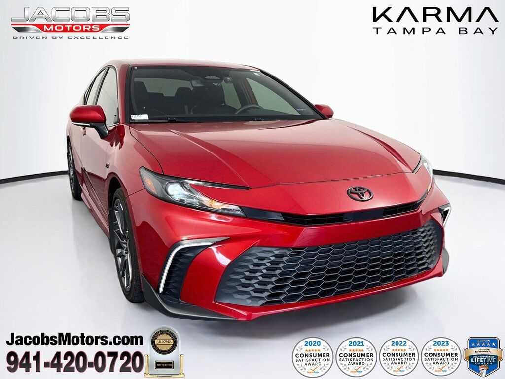 2025 Toyota Camry SE — photo 1 of 13